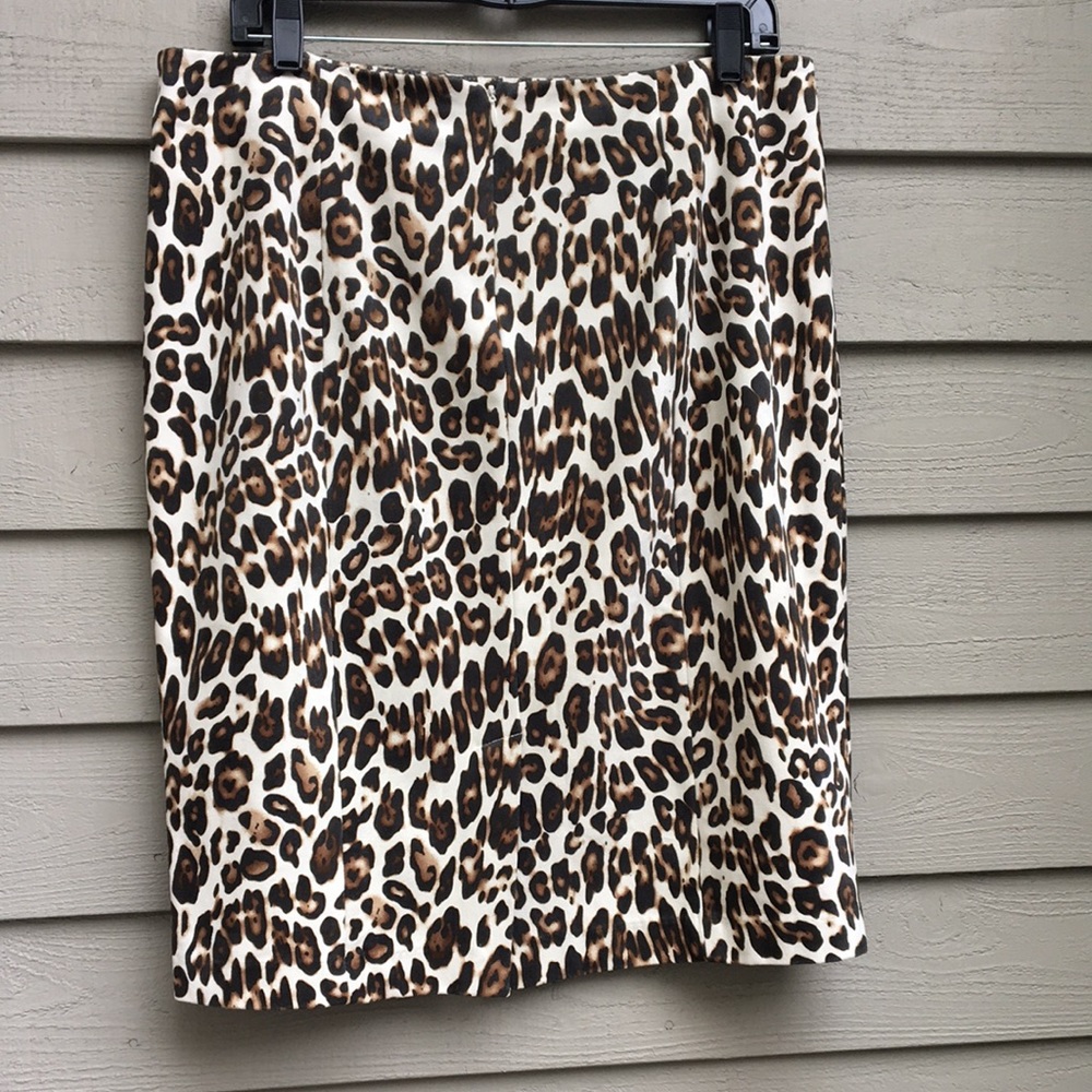 M / L Chico’s Black Label Chico’s Size 2 washable leopard skirt EUC